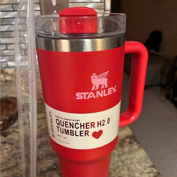STANLEY special edition Valentine’s Day! brand new 40oz - Picture 1 of 7